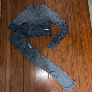 Gymshark crop and matching leggings Size Small